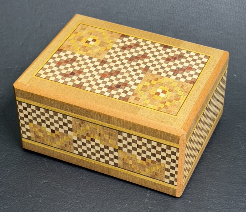 Irregular open 4 times secret box - Yoshiyuki Ninomiya