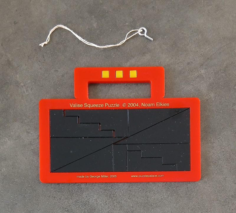 Valise Squeeze Puzzle - Noam Elkies