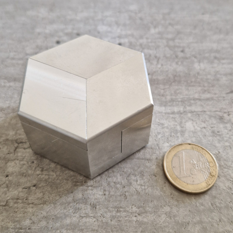 Hexagon Box - Wil Strijbos