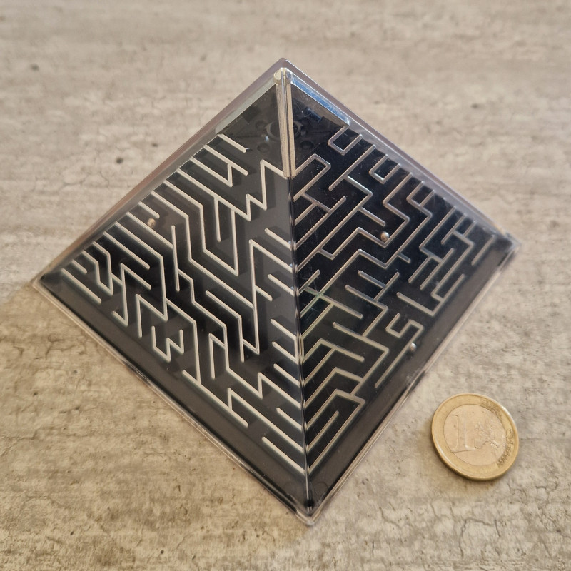 Pyramid Maze - unknown